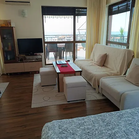 Rooftop Sea View Apartment *