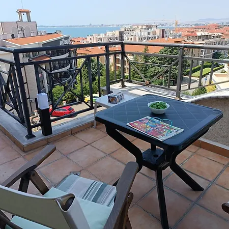 Rooftop Sea View Apartment *